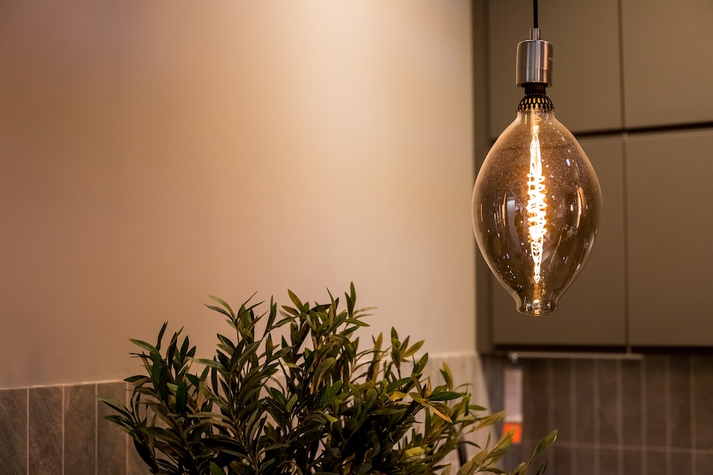 lampa do kuchni z ciepłym światłem - wisząca żarówka  dekoracyjna lampa kuchenna z ciepłym światłem