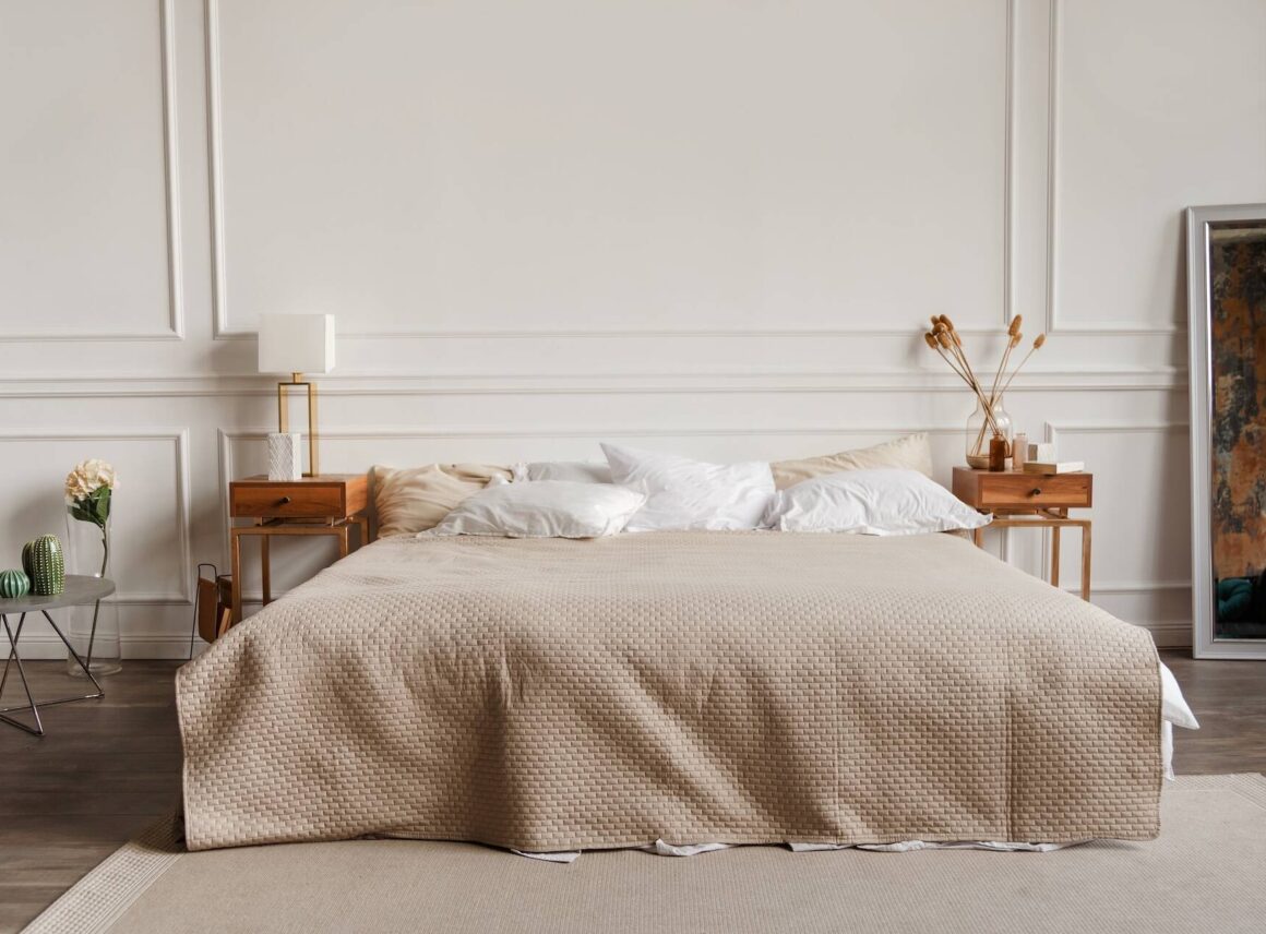 Ściany w sypialni – najmodniejsze pomysły na wykończenie