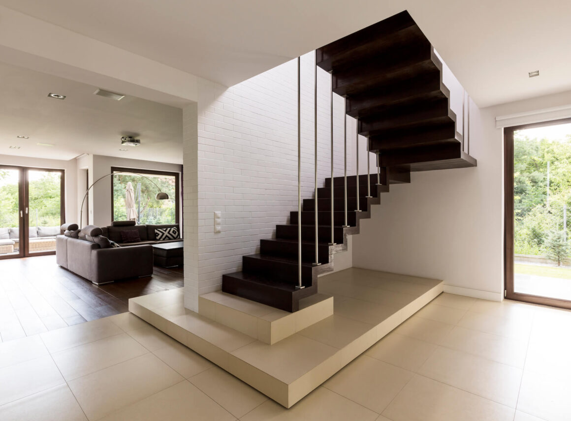 Klatka schodowa – inspiracje i&nbsp;porady, jak urządzić