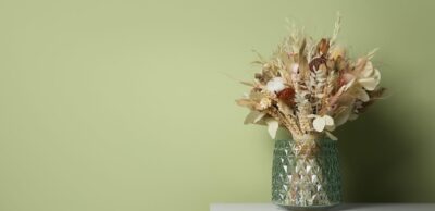 Butelkowa zieleń i&nbsp;szałwia – z&nbsp;czym łączyć najmodniejsze odcienie zieleni?